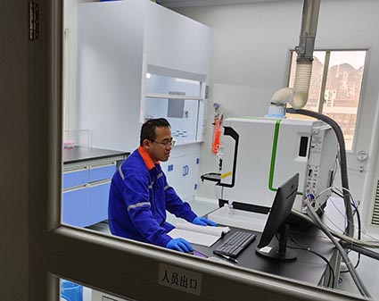 Goway phosphate R&D team in laboratory and application development environment